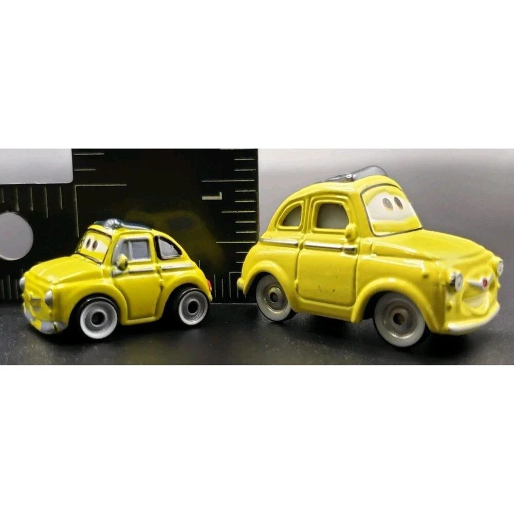 Disney / Pixar / Mattel / Cars Yellow Luigi Die-cast Scale 1:55 And Mini-Racer!!